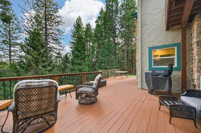 4381 Lakeridge Dr, Pollock Pines, CA 95726