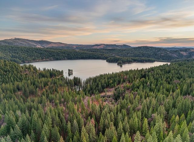 4381 Lakeridge Dr, Pollock Pines, CA 95726