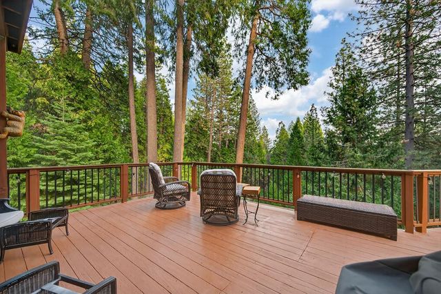 4381 Lakeridge Dr, Pollock Pines, CA 95726