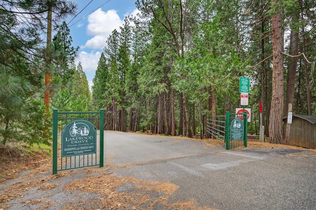 4381 Lakeridge Dr, Pollock Pines, CA 95726