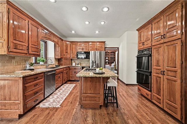5500 NW 62nd Street, Kansas City, MO 64151