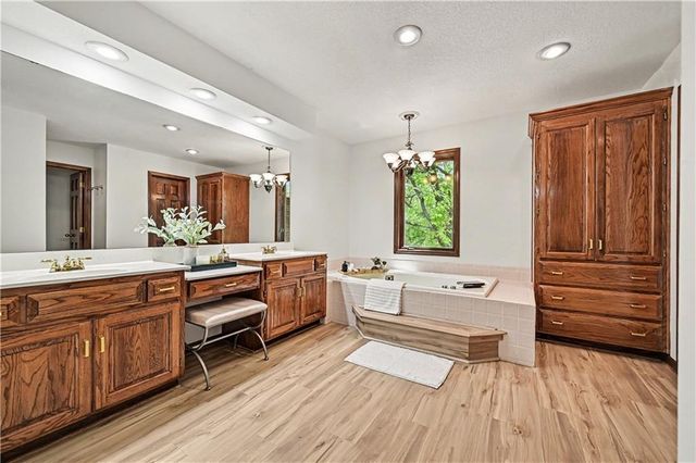 5500 NW 62nd Street, Kansas City, MO 64151