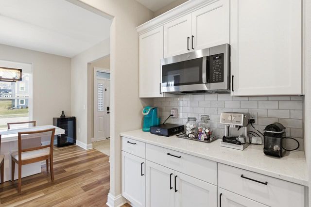 520 Edgewater DRIVE, West Bend, WI 53095