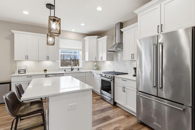 520 Edgewater DRIVE, West Bend, WI 53095