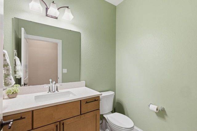 520 Edgewater DRIVE, West Bend, WI 53095