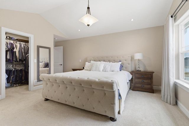 520 Edgewater DRIVE, West Bend, WI 53095