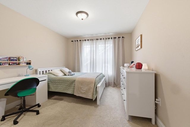 520 Edgewater DRIVE, West Bend, WI 53095