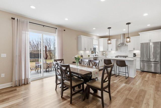 520 Edgewater DRIVE, West Bend, WI 53095