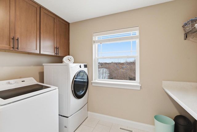 520 Edgewater DRIVE, West Bend, WI 53095