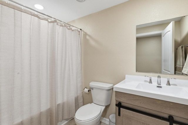 520 Edgewater DRIVE, West Bend, WI 53095