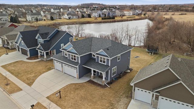 520 Edgewater DRIVE, West Bend, WI 53095