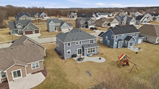 520 Edgewater DRIVE, West Bend, WI 53095