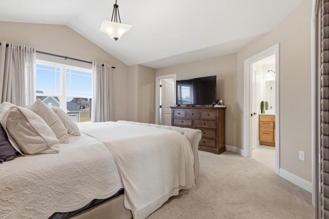 520 Edgewater DRIVE, West Bend, WI 53095