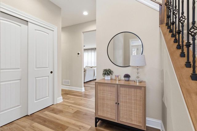 520 Edgewater DRIVE, West Bend, WI 53095