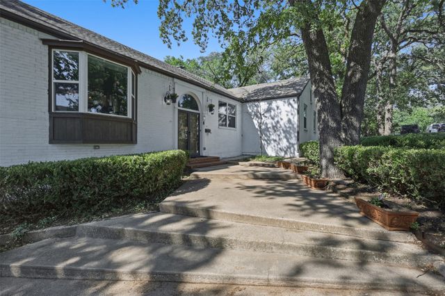 2112 Coral Drive, Arlington, TX 76010