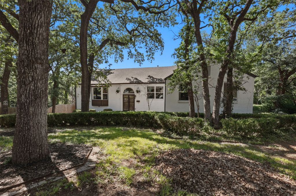 2112 Coral Drive, Arlington, TX 76010