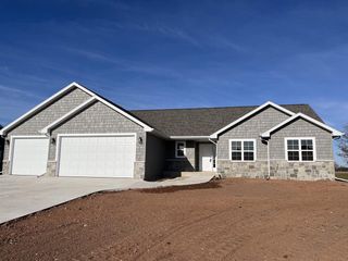 1515 CAROLINE DRIVE, New London, WI 54961