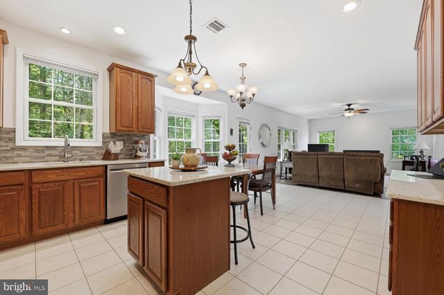 7 CHERRY TREE LN, Cream Ridge, NJ 08514