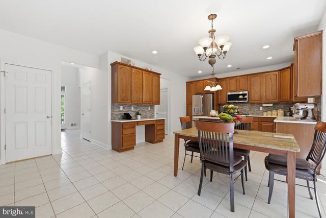 7 CHERRY TREE LN, Cream Ridge, NJ 08514