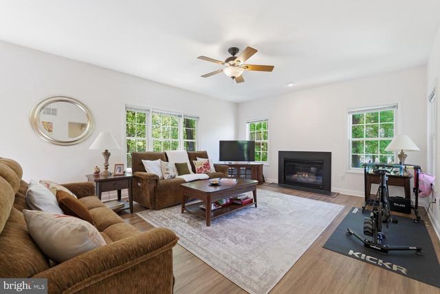 7 CHERRY TREE LN, Cream Ridge, NJ 08514