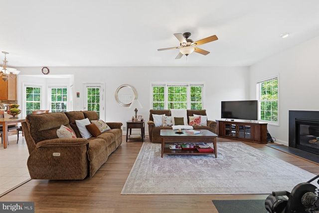 7 CHERRY TREE LN, Cream Ridge, NJ 08514