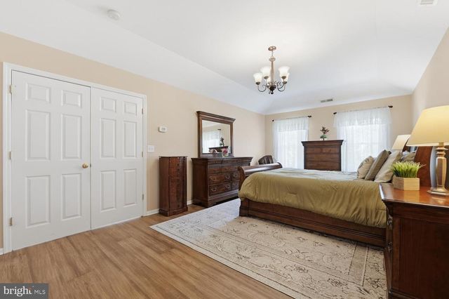 7 CHERRY TREE LN, Cream Ridge, NJ 08514