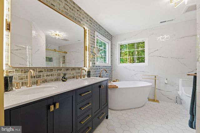 7 CHERRY TREE LN, Cream Ridge, NJ 08514