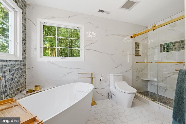 7 CHERRY TREE LN, Cream Ridge, NJ 08514
