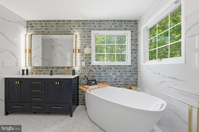 7 CHERRY TREE LN, Cream Ridge, NJ 08514