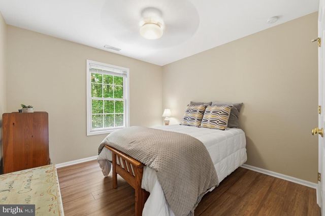7 CHERRY TREE LN, Cream Ridge, NJ 08514