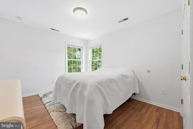 7 CHERRY TREE LN, Cream Ridge, NJ 08514