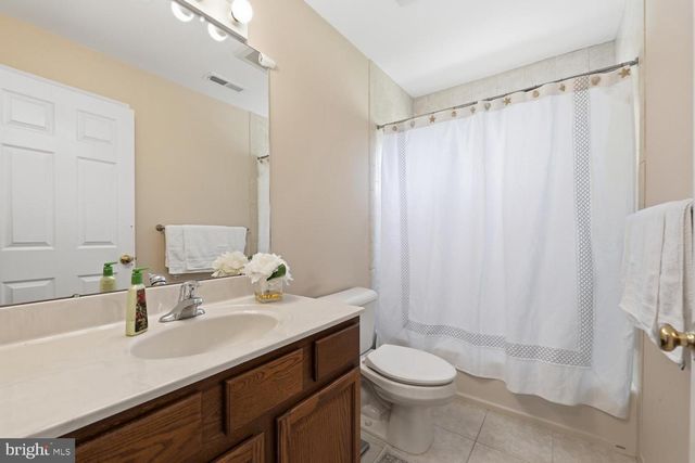 7 CHERRY TREE LN, Cream Ridge, NJ 08514