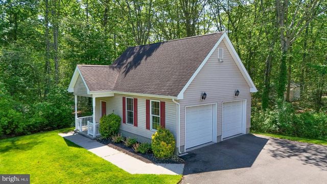 7 CHERRY TREE LN, Cream Ridge, NJ 08514