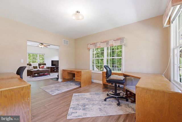 7 CHERRY TREE LN, Cream Ridge, NJ 08514