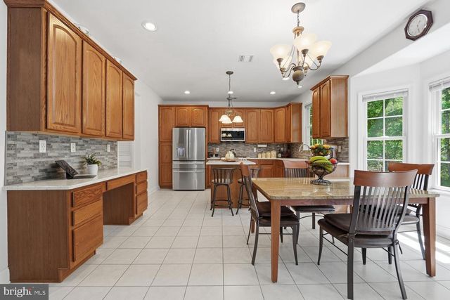 7 CHERRY TREE LN, Cream Ridge, NJ 08514