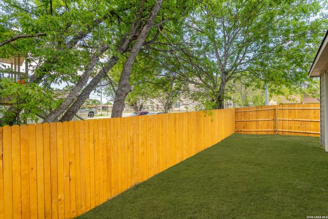 502 Hudson St, Seguin, TX 78155