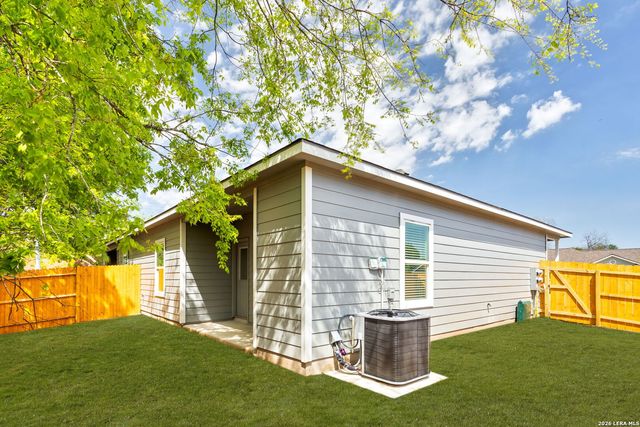 502 Hudson St, Seguin, TX 78155