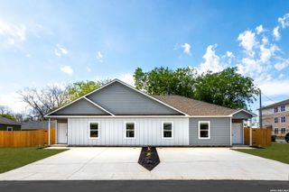 502 Hudson St, Seguin, TX 78155