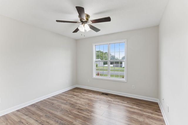 286 Strawberry Dr, Winchester, TN 37398