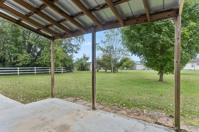 286 Strawberry Dr, Winchester, TN 37398