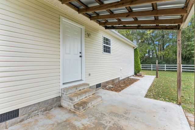 286 Strawberry Dr, Winchester, TN 37398