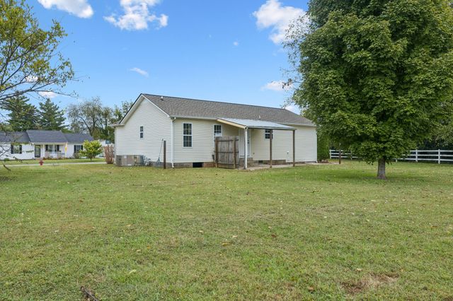 286 Strawberry Dr, Winchester, TN 37398