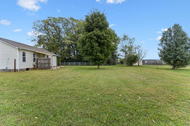 286 Strawberry Dr, Winchester, TN 37398