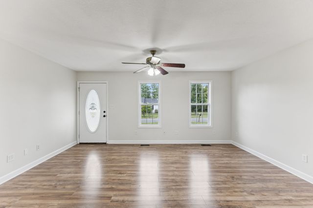 286 Strawberry Dr, Winchester, TN 37398