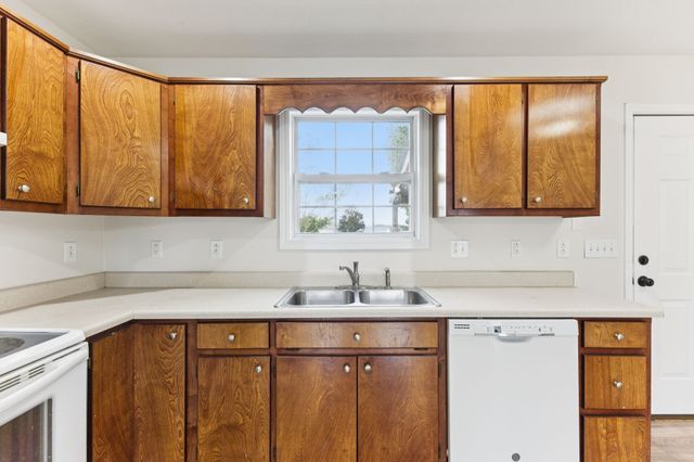 286 Strawberry Dr, Winchester, TN 37398