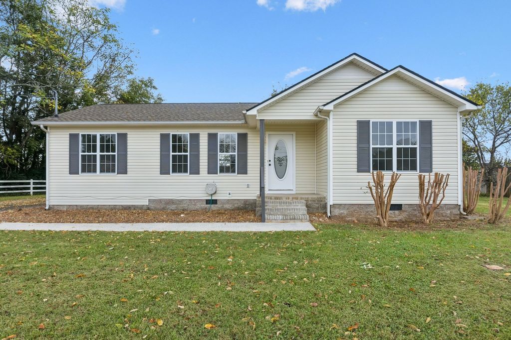 286 Strawberry Dr, Winchester, TN 37398