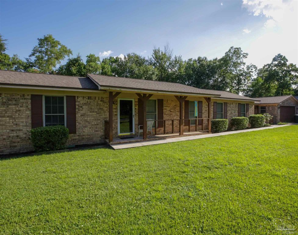 1403 Twilight Dr, Cantonment, FL 32533