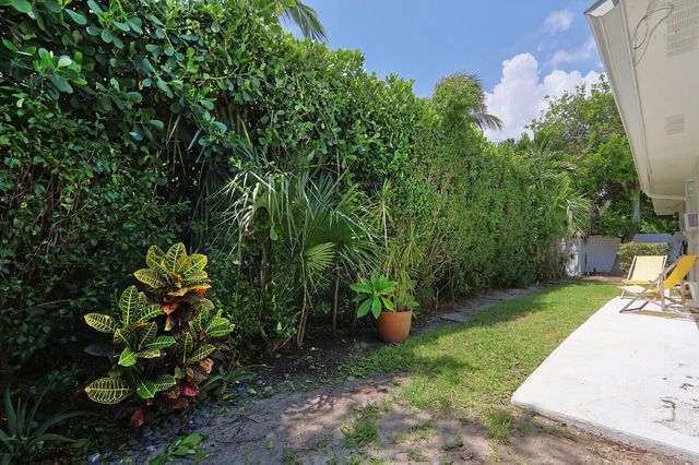 112 SANDAL Lane 4, Palm Beach Shores, FL 33404