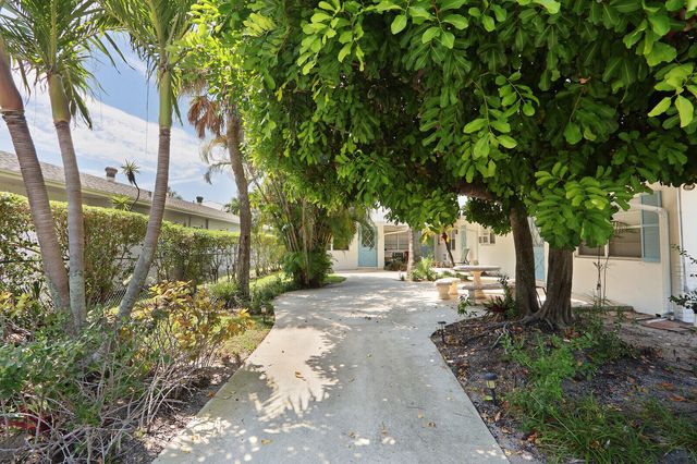 112 SANDAL Lane 4, Palm Beach Shores, FL 33404