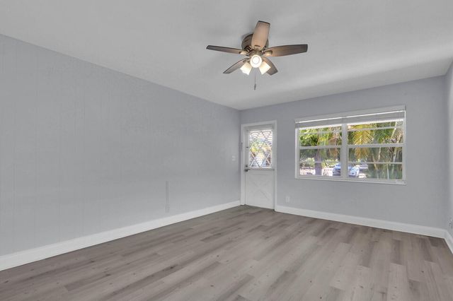 112 SANDAL Lane 4, Palm Beach Shores, FL 33404